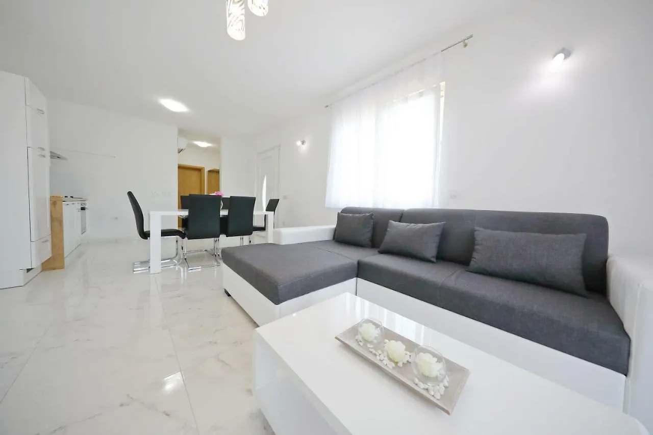 Apartmani Vlado Mitar Sukosan 0*,