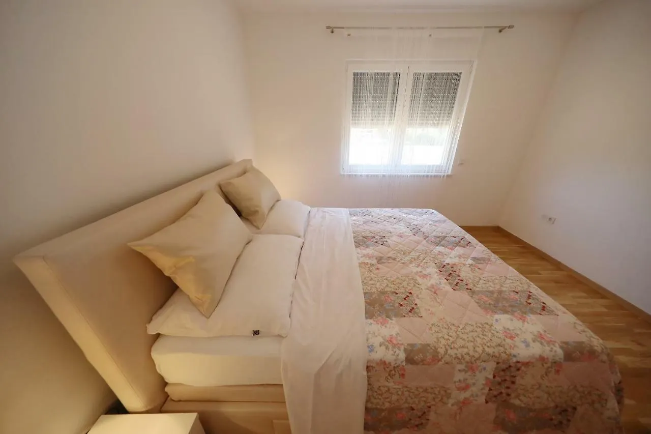 Apartment Apartmani Vlado Mitar Sukosan Croatia