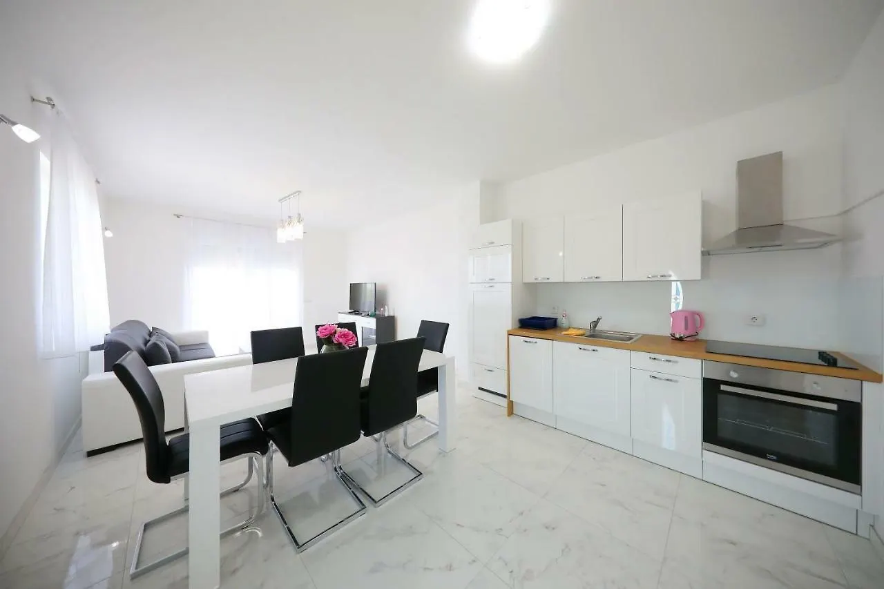 Apartmani Vlado Mitar Sukosan Apartment
