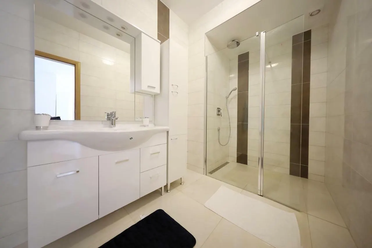 Apartment Apartmani Vlado Mitar Sukosan Croatia