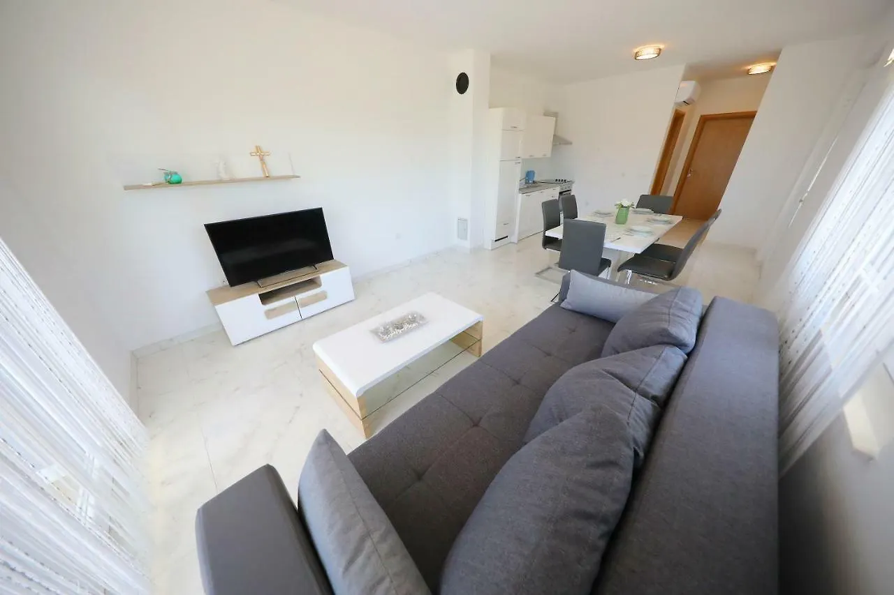 Apartmani Vlado Mitar Sukosan Croatia