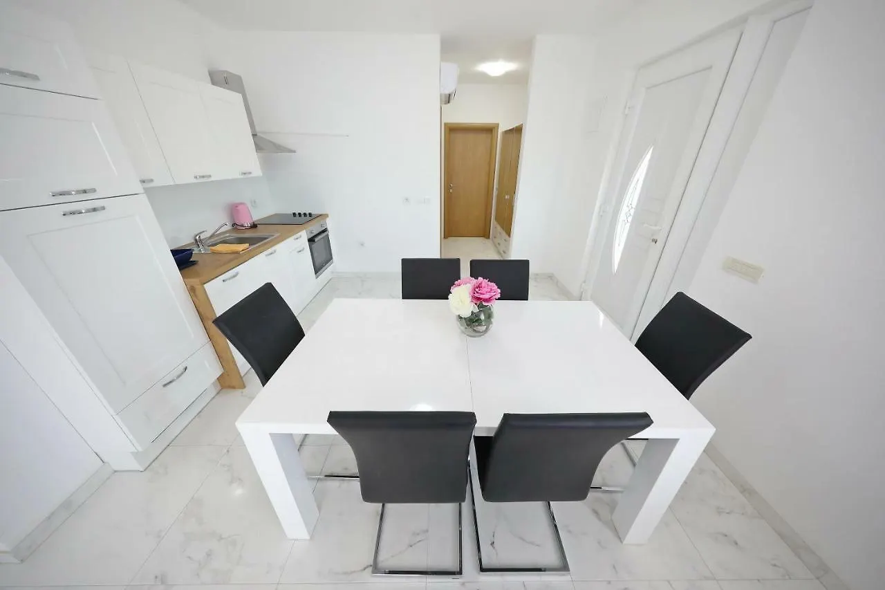 Apartment Apartmani Vlado Mitar Sukosan Croatia