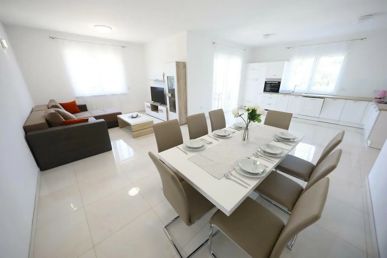Apartment Apartmani Vlado Mitar Sukosan