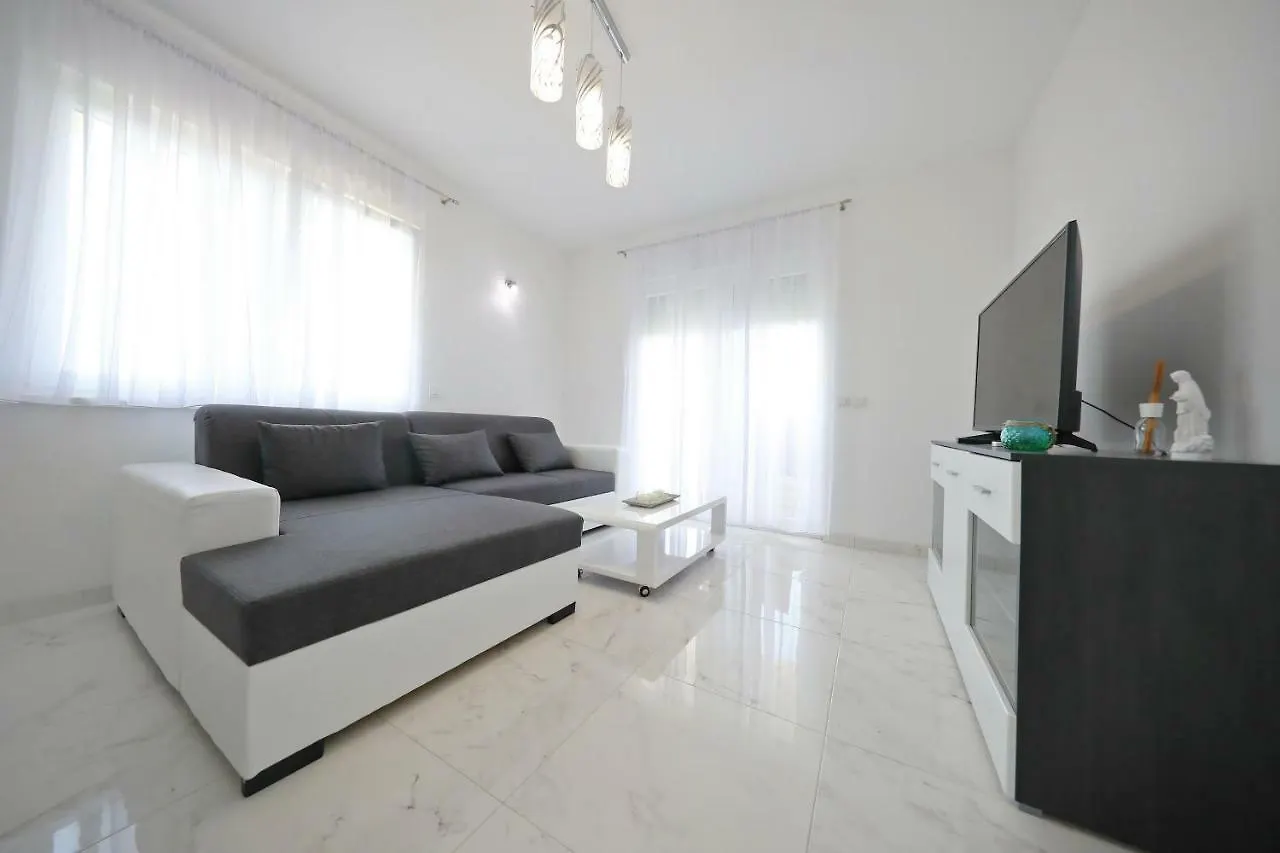 Apartmani Vlado Mitar Sukosan Apartment
