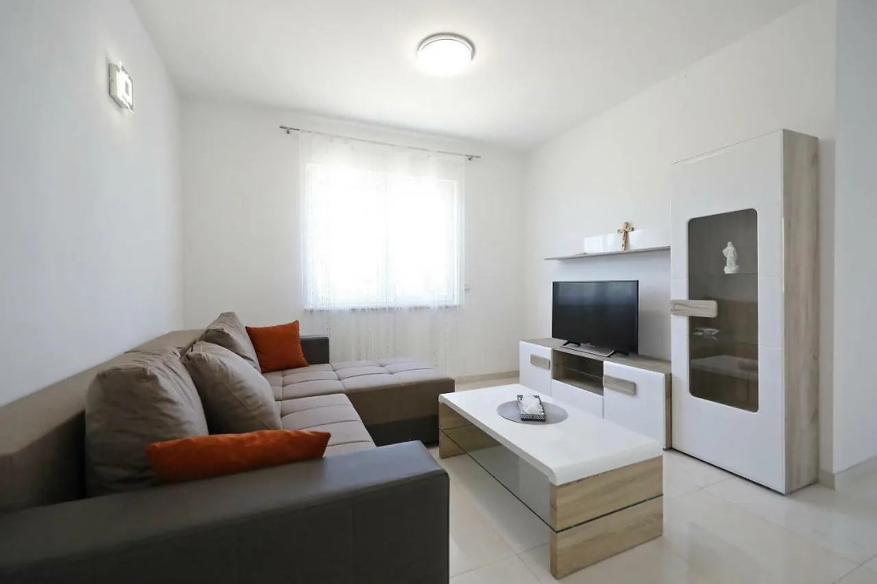 Apartment Apartmani Vlado Mitar Sukosan Croatia