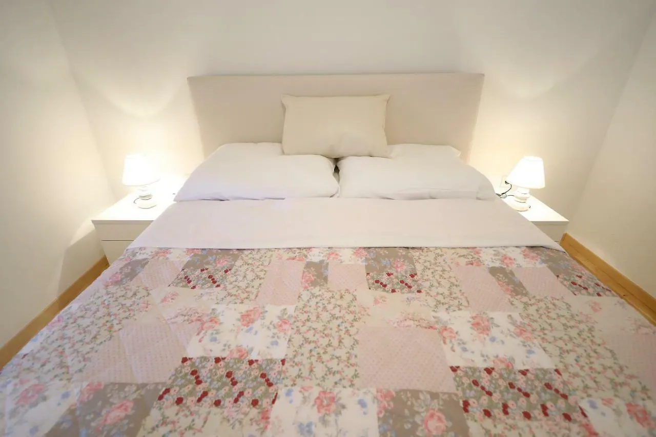 Apartmani Vlado Mitar Sukosan 0*,  Croatia