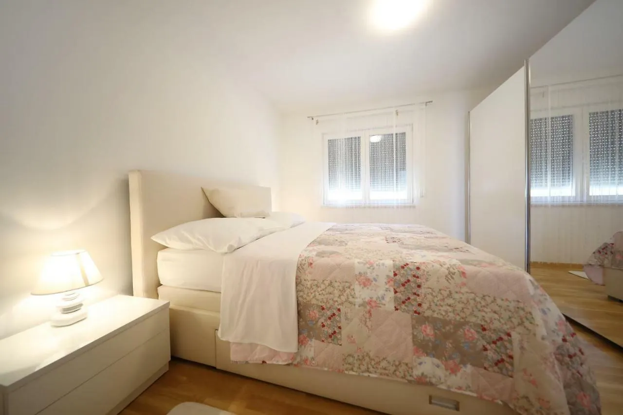 Apartmani Vlado Mitar Sukosan Apartment